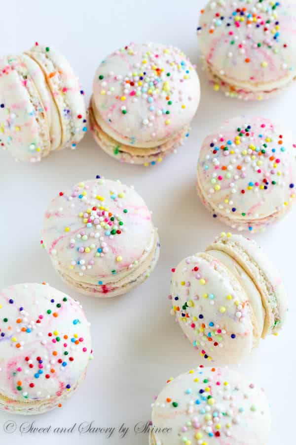 How to Decorate Macarons With Gold Dust - Parties With A Cause