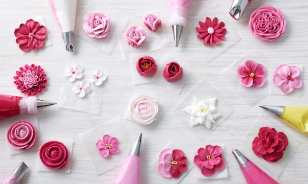 How to Make Beautiful Buttercream Flowers