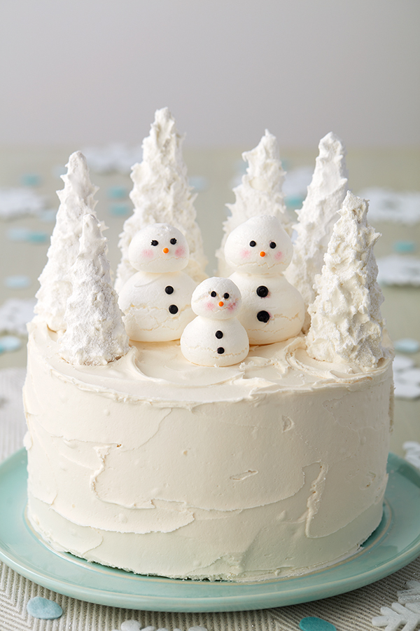 25 Winter Cakes For Your Holiday Festive : Red Wintery Cake with White  Icing Drips