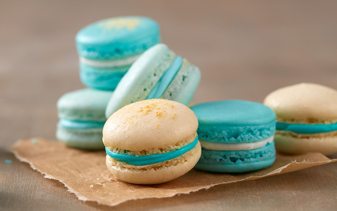 Parchment paper gets wrinkly and seems to warp the spread of the macarons a  bit. Any advice? Preferred brands? : r/macarons