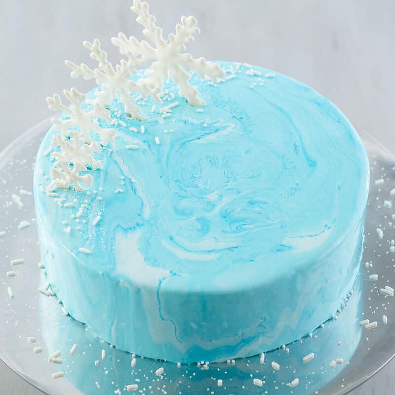 Elegant Winter Wonderland Snowflake Cake