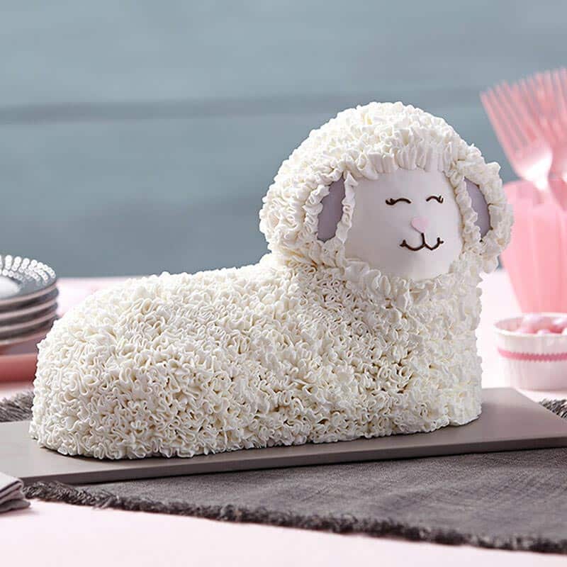 "Fluffy" Easter 3D lamb cake