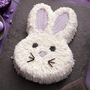 Fuzzy Easter bunny face cake - Easter cake ideas