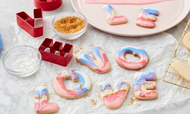 How to Make Royal Icing Valentine’s Day Cookies