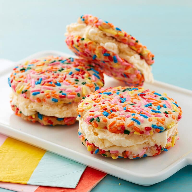 https://blog.wilton.com/wp-content/uploads/sites/2/2020/07/jumbo-ice-cream-sandwhich-cookies.jpg