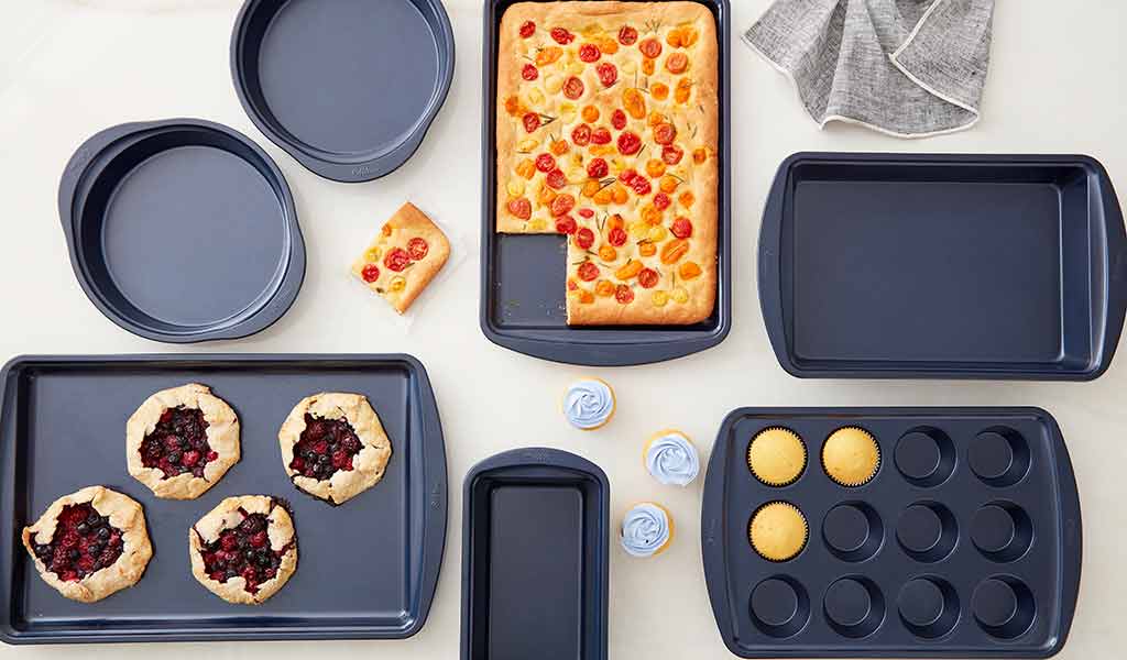 Baker's Secret Stackable Baking Set of 5 Bakeware Pans, Bakeware Set, Baking Pan Set Includes Muffin Pan, Roaster Pan, Square Pan, Cookie Sheet, Loaf