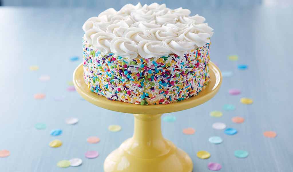 https://blog.wilton.com/wp-content/uploads/sites/2/2020/08/sprinkle-rolled-cake.jpg