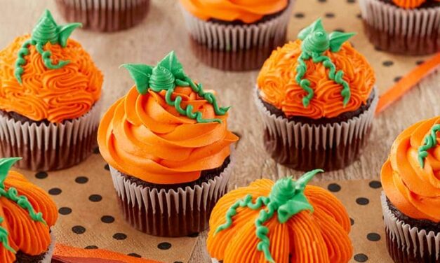 3 Easy Buttercream Pumpkin Cupcakes