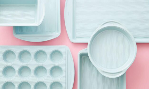 How to Clean Cookie Sheets and Other Bakeware
