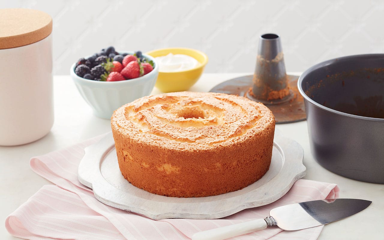 Cake Bakeware 101: How to Prepare a Cake Pan and More