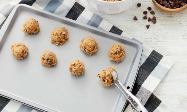 Cookie Sheets 101 – How to Clean Cookie Sheets and More