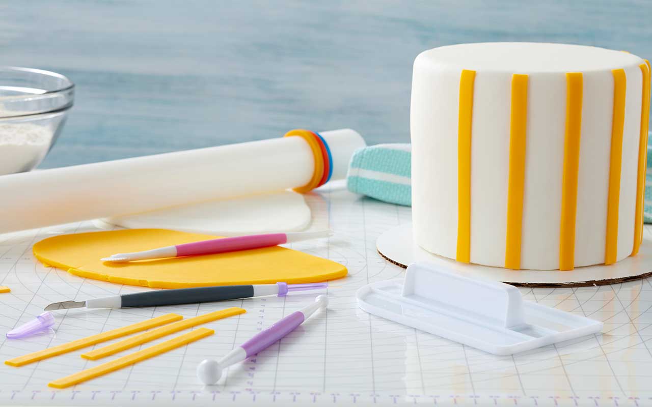 How to Color Fondant - Wilton