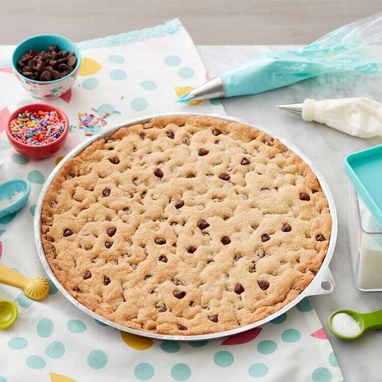 giant chocolate chip cookie