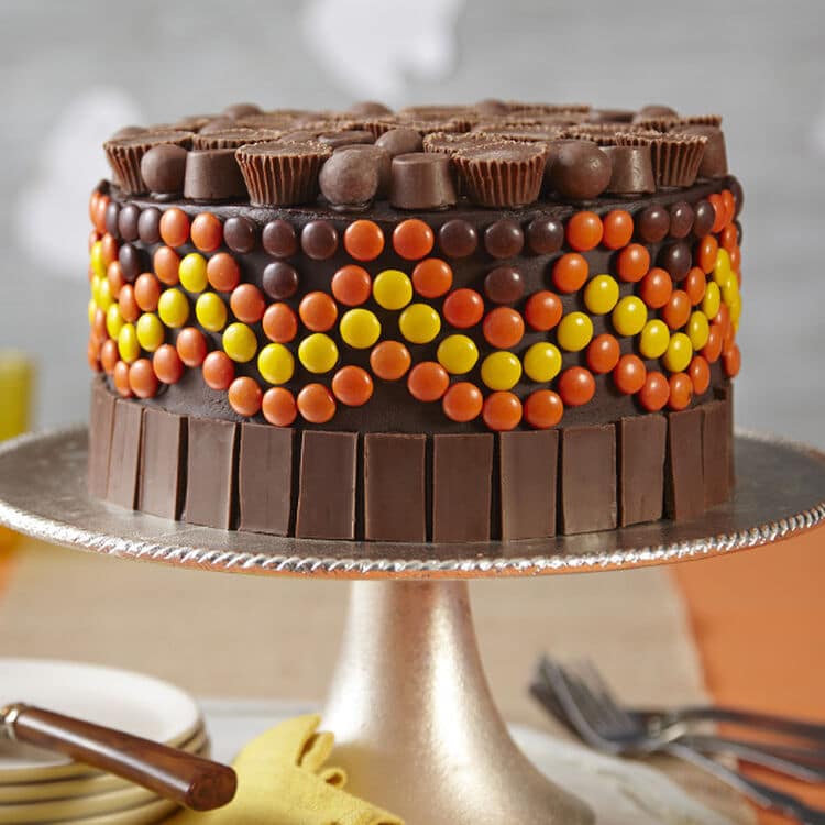 https://blog.wilton.com/wp-content/uploads/sites/2/2021/10/halloween-birthday-cake.jpg