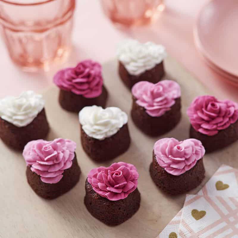 20 Sweet Mini Valentine's Day Desserts