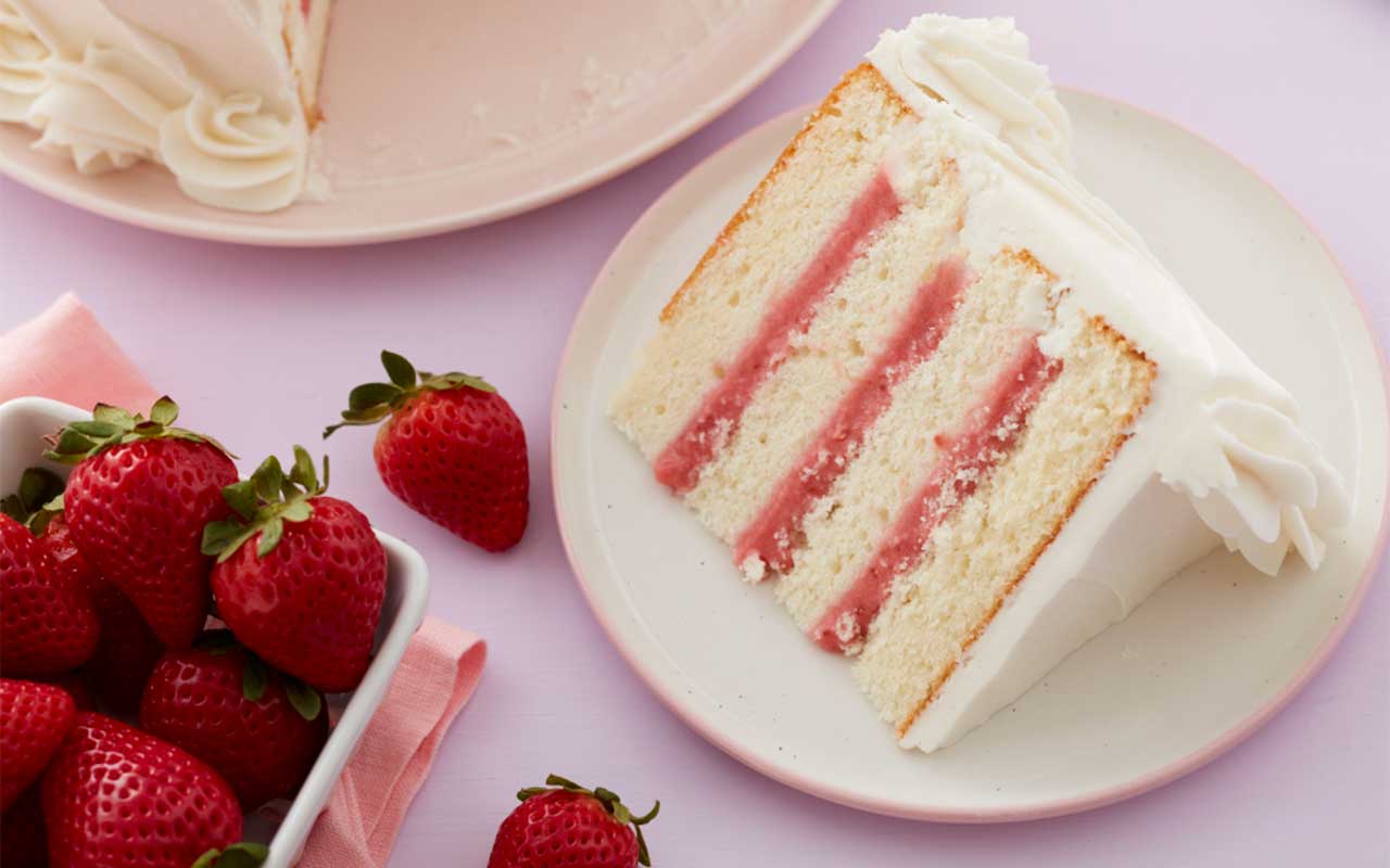 Dark Chocolate Strawberry Cake: Moist & Decadent Cake Recipe