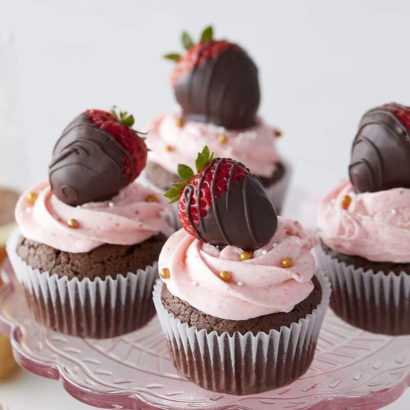 chocolate-covered-strawberry-cupcakes