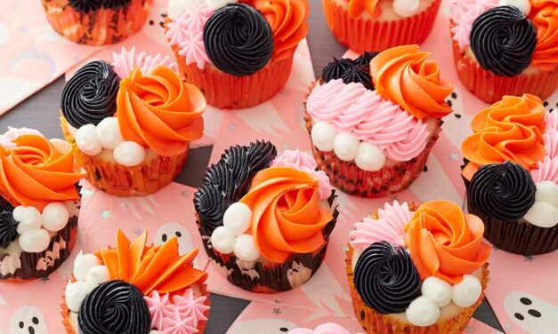 Totally Textured & Elegant Halloween Cupcakes